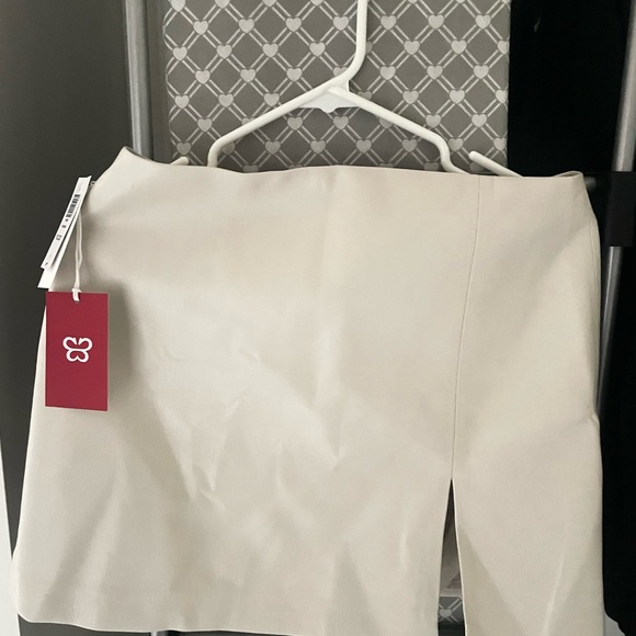 White leather Aritzia skirt - Never worn* - Picture 3 of 4